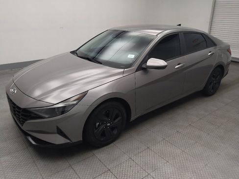 Used 2023 Hyundai Elantra SEL FWD image 2