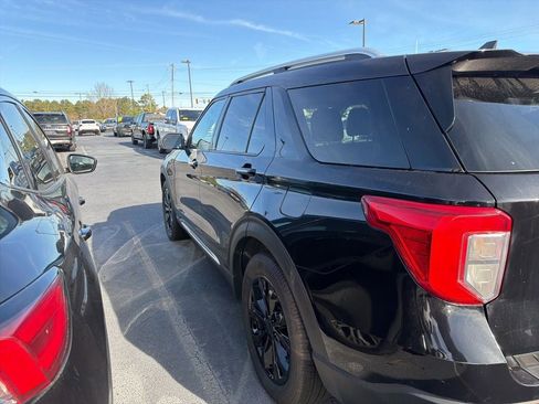 Certified 2023 Ford Explorer Limited w/ Equipment Group 301A image 9