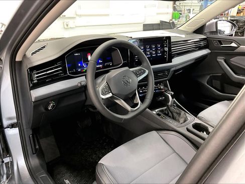 New 2026 Volkswagen Jetta SE image 8