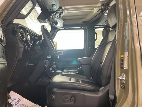 Used 2025 Jeep Gladiator Sport AWD/4WD image 14