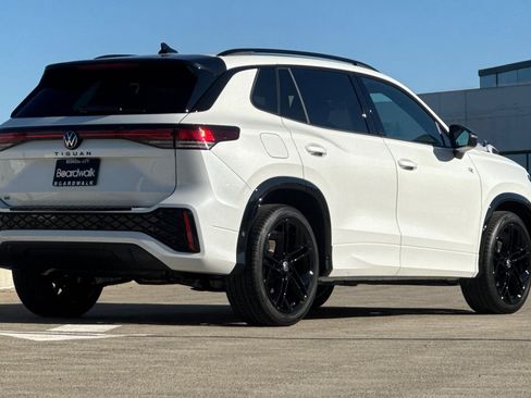 New 2026 Volkswagen Tiguan SE R-Line image 4