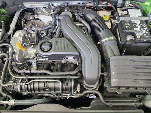 New 2025 Volkswagen Taos SE image 21