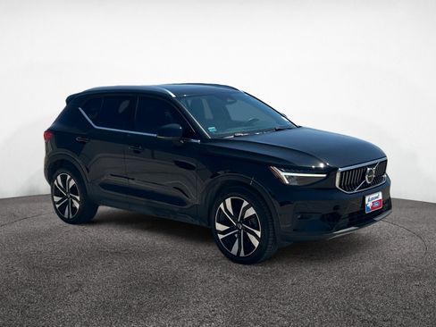 Used 2023 Volvo XC40 B5 Ultimate w/ Protection Package Premier AWD/4WD image 3