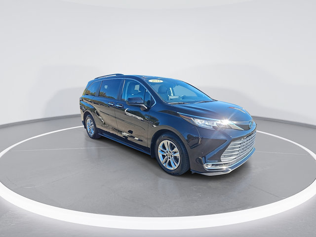 Used 2022 Toyota Sienna XLE w/ XLE Plus Package AWD/4WD image 2