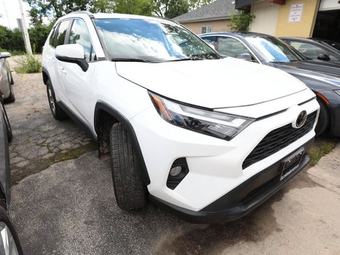 Used 2023 Toyota RAV4 XLE AWD/4WD image 4