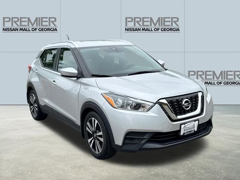 Used 2020 Nissan Kicks SV FWD image 1