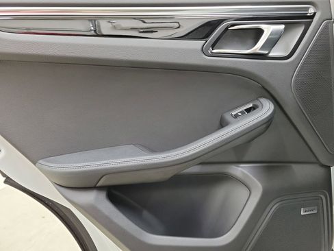 Used 2025 Porsche Macan image 14