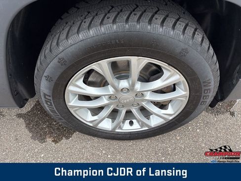 Used 2019 Jeep Cherokee Latitude w/ Cold Weather Group image 14