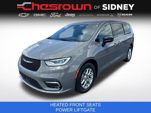 Used 2025 Chrysler Pacifica Select FWD image 1