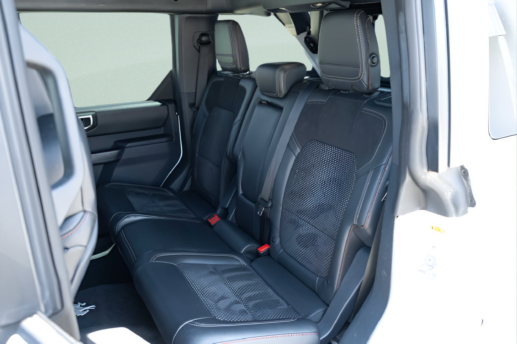 Used 2025 Ford Bronco Raptor AWD/4WD image 17