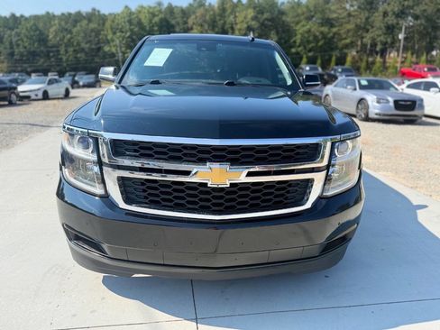 Used 2018 Chevrolet Suburban LT image 2
