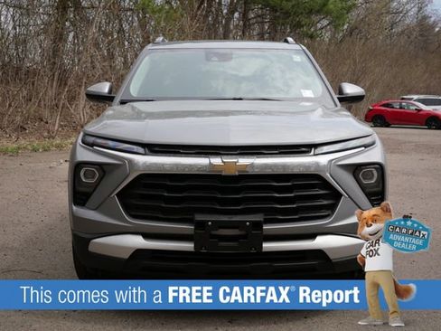 Used 2025 Chevrolet TrailBlazer LT AWD/4WD image 2