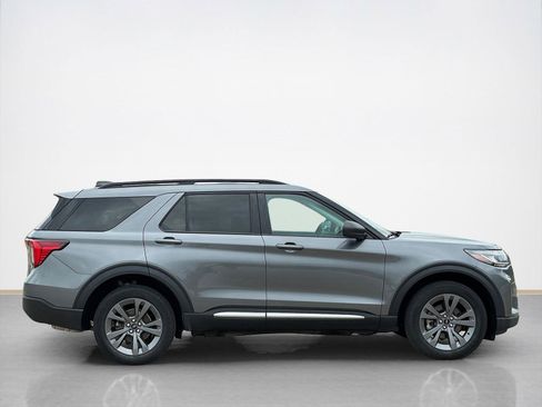 Used 2025 Ford Explorer Active w/ Active Comfort Package image 8