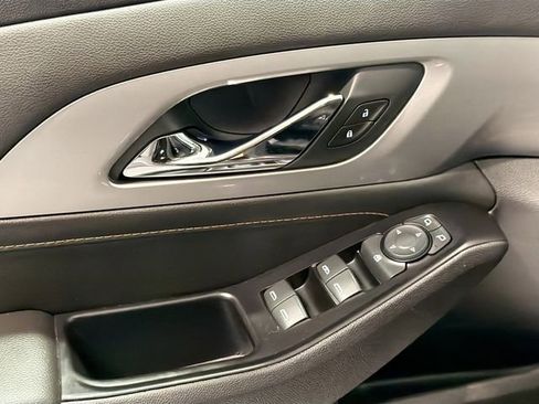 Used 2019 Chevrolet Traverse LT image 16