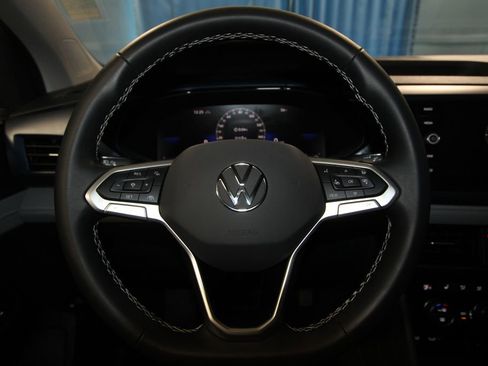 Used 2024 Volkswagen Taos SE image 11