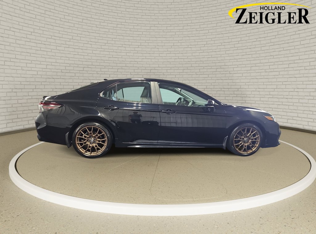 Used 2023 Toyota Camry SE AWD/4WD image 4