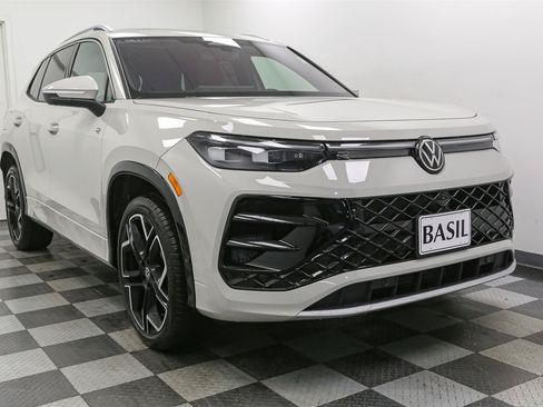 New 2026 Volkswagen Tiguan SEL R-Line AWD/4WD image 2