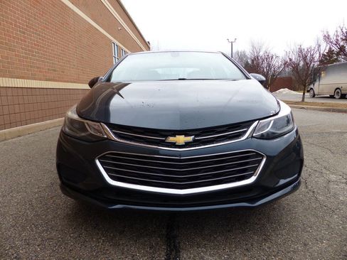 Used 2017 Chevrolet Cruze LT w/ Convenience Package image 12