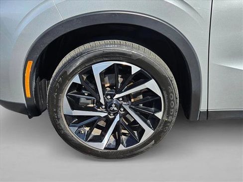 Used 2024 Mitsubishi Outlander SE image 21
