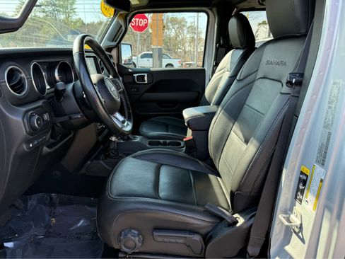 Used 2023 Jeep Wrangler Sahara w/ Cold Weather Group image 16