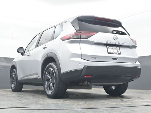 Used 2025 Nissan Rogue SV image 28