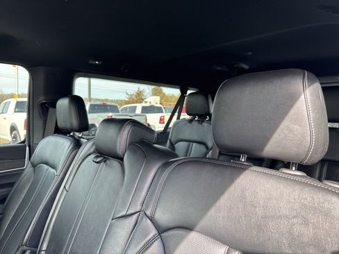 Used 2024 Jeep Wagoneer L Series III w/ Flexible Seating Group image 17