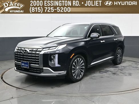 Used 2023 Hyundai Palisade Calligraphy w/ Winter Package image 1
