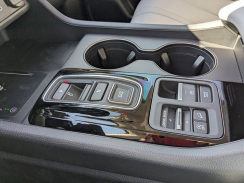 Used 2025 Honda Pilot EX-L image 16