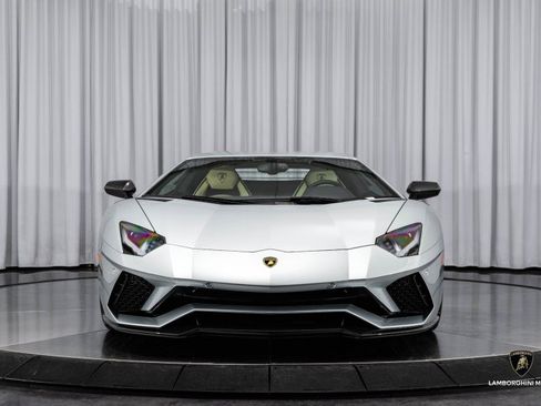 Used 2018 Lamborghini Aventador S image 8