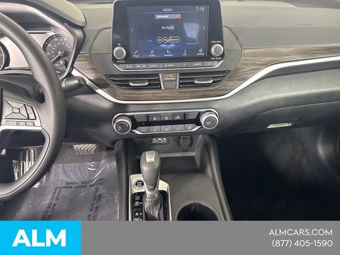 Used 2025 Nissan Altima 2.5 SV FWD image 32
