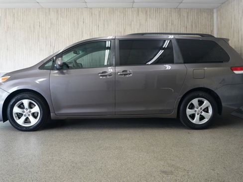 Used 2011 Toyota Sienna LE FWD image 5