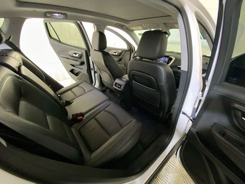Used 2023 GMC Terrain SLT image 32