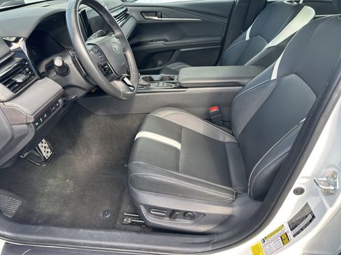 Used 2025 Toyota Camry SE image 10