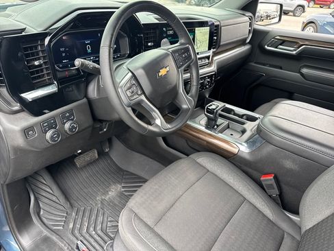 Used 2024 Chevrolet Silverado 1500 LT w/ Z71 Off-Road Package image 18