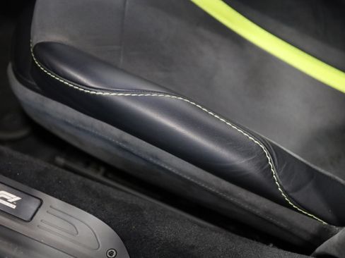 Used 2023 Aston Martin V8 Vantage Coupe RWD image 15