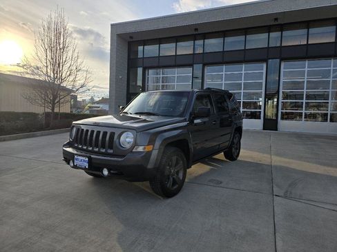 Used 2017 Jeep Patriot 4WD image 1