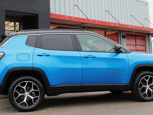 Used 2024 Jeep Compass Limited AWD/4WD image 7