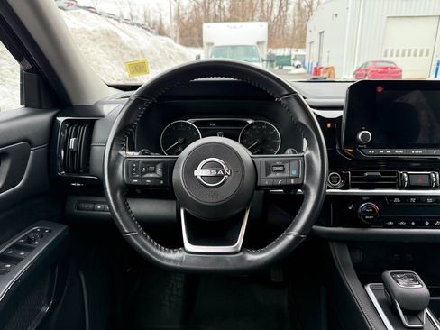 Used 2024 Nissan Pathfinder SV w/ SV Premium Package image 20