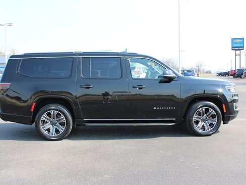 Used 2024 Jeep Wagoneer L Series II w/ Flexible Seating Group AWD/4WD image 11