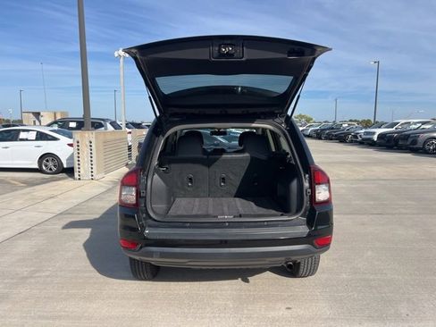 Used 2017 Jeep Compass Latitude image 9