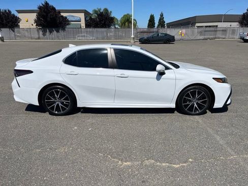 Used 2023 Toyota Camry SE w/ Audio Upgrade Package FWD image 4