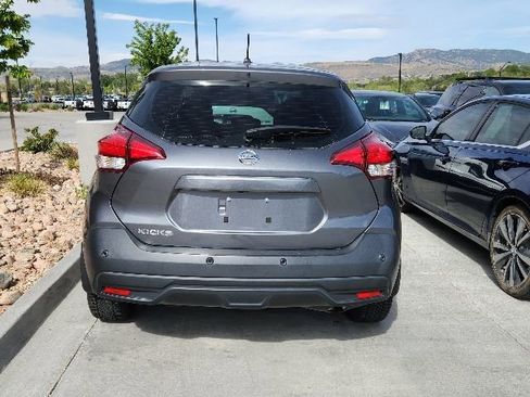 Used 2020 Nissan Kicks S FWD image 3