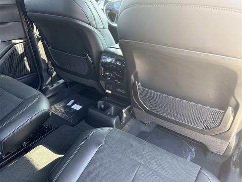 New 2025 Jeep Grand Cherokee L Altitude image 15