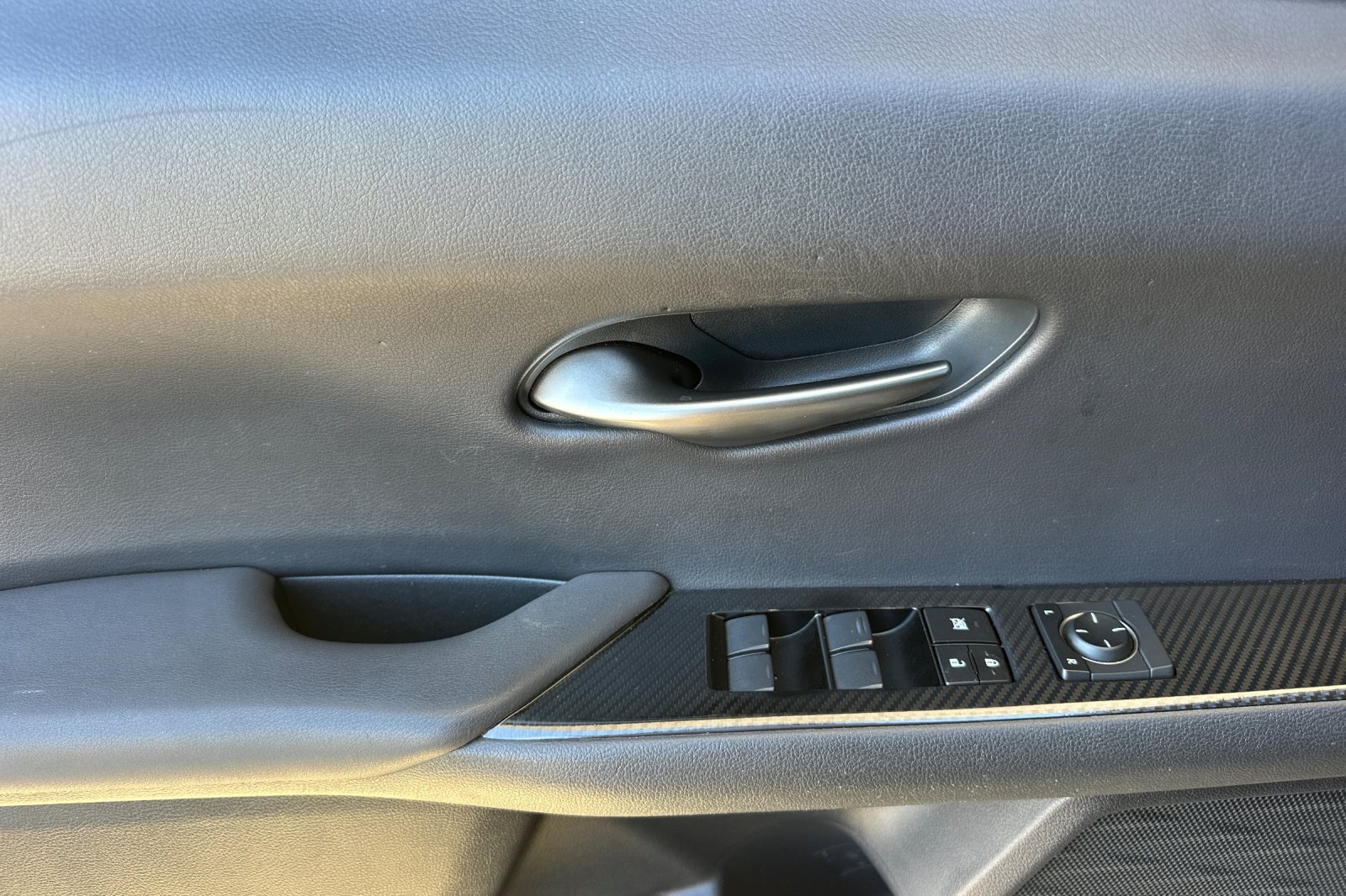 Used 2019 Lexus UX 200 w/ Premium Package FWD image 11