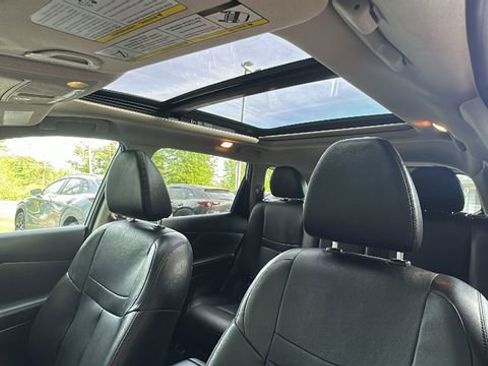 Used 2016 Nissan Rogue SL w/ SL Premium Package AWD/4WD image 19