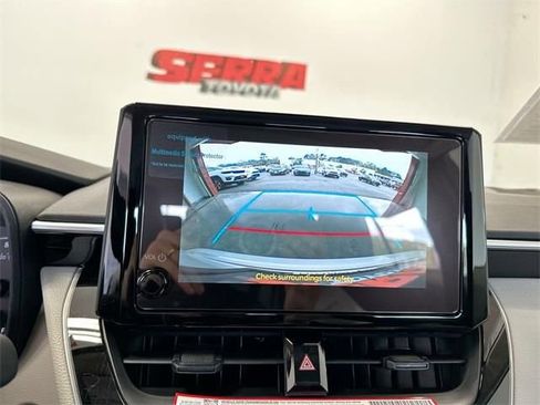 Used 2025 Toyota Corolla LE w/ Convenience Package image 18