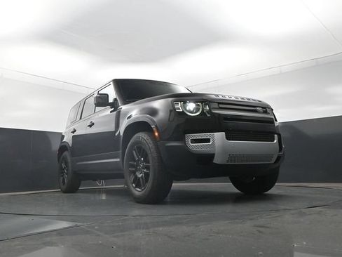 Used 2025 Land Rover Defender 110 S AWD/4WD image 27