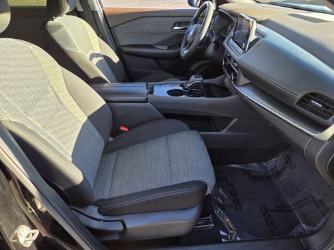 Used 2023 Nissan Rogue SV image 15