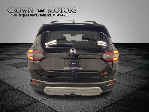 Used 2024 Honda Pilot TrailSport image 5