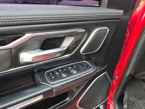 Used 2019 RAM 1500 Laramie AWD/4WD image 11